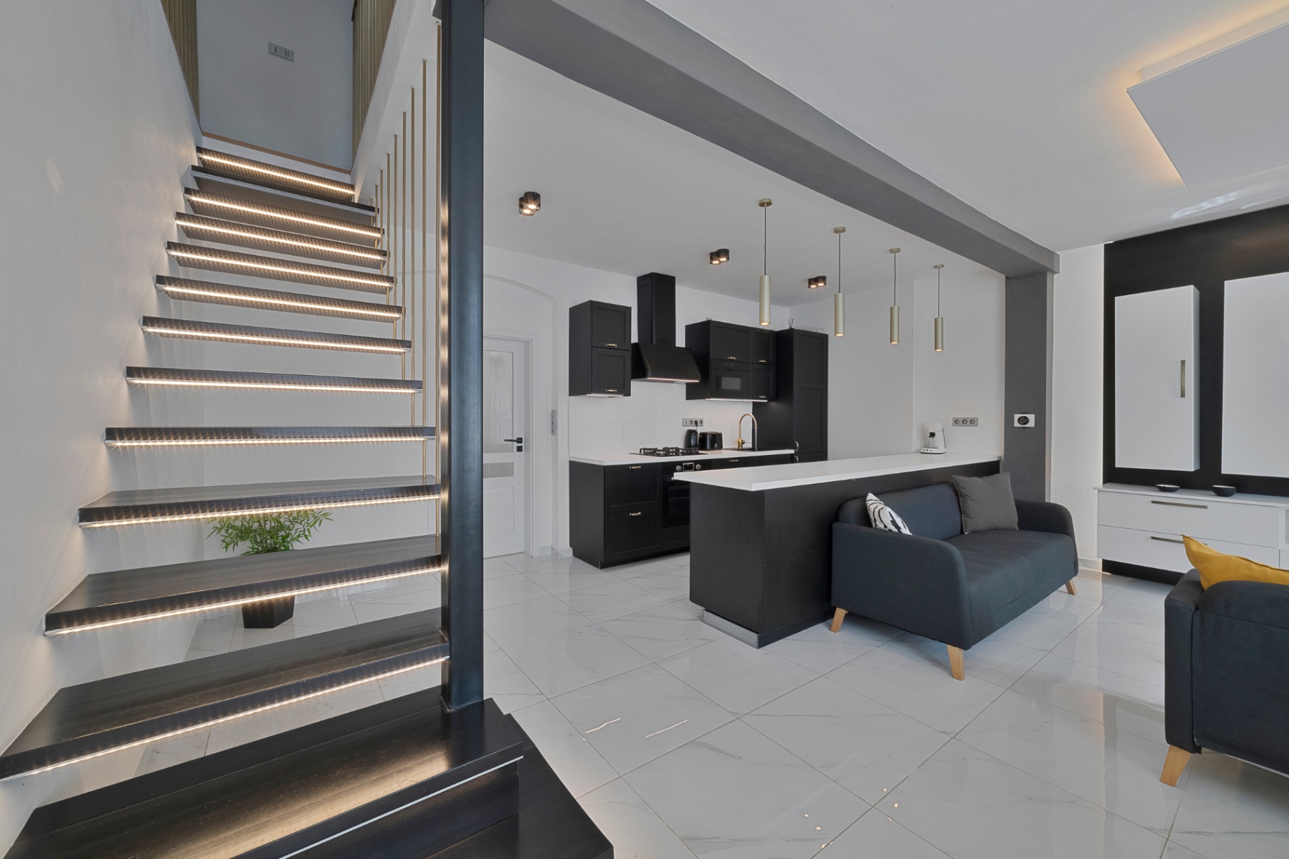 Mezonetové schodiště v boutique apartmánu Karlovy Vary